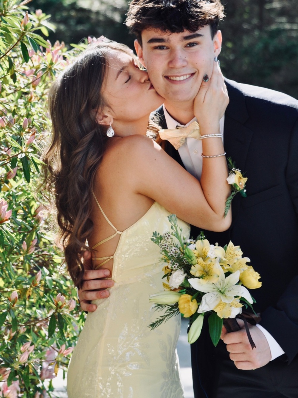 Like New [Lulus] Strappy Formal Yellow Open Back Sparkly Maxi Prom Dress | Small